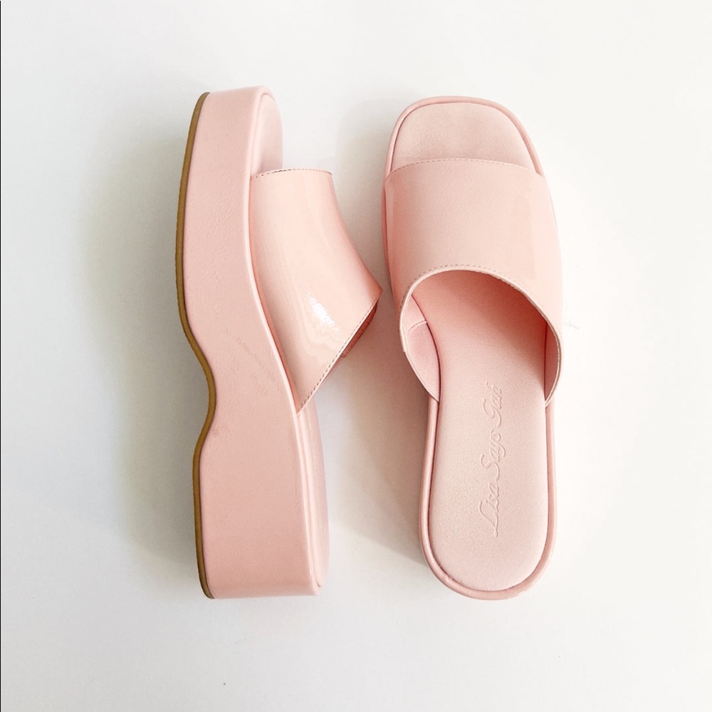 Lisa Says Gah Dakota Flatforms